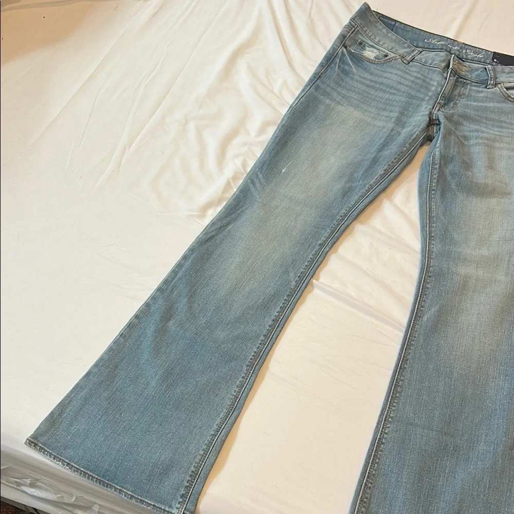 NWT American Eagle Artist Skinny Flare Leg Low Rise Jeans (Size 8 Long) - Picture 3 of 9